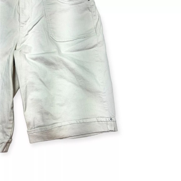 Gloria Vanderbilt All Around Slimming Effect Bermuda Jean Shorts Size 16 White - Picture 7 of 9